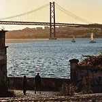 Besthomestay- Lisbon- Garden, Pool&garage Apartment *