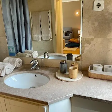 Besthomestay- Lisbon- Garden, Pool & Garage Appartamento *