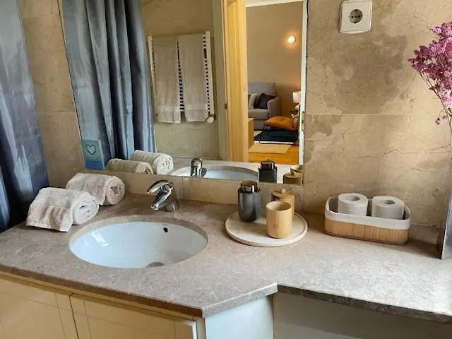 Besthomestay- Lisbon- Garden, Pool & Garage Apartmán *