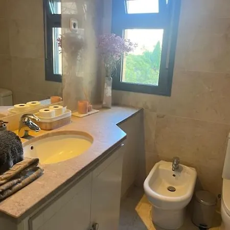 Besthomestay- Lisbon- Garden, Pool & Garage 公寓 *