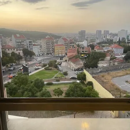 Besthomestay- Lisbon- Garden, Pool & Garage 公寓