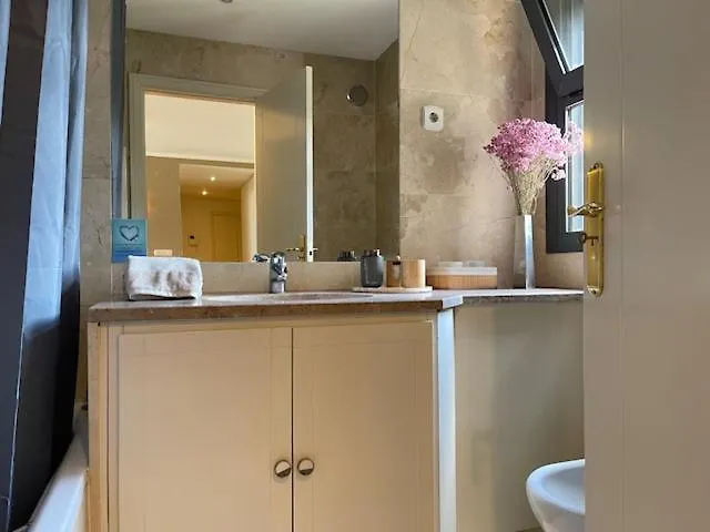 Besthomestay- Lisbon- Garden, Pool & Garage Appartamento *