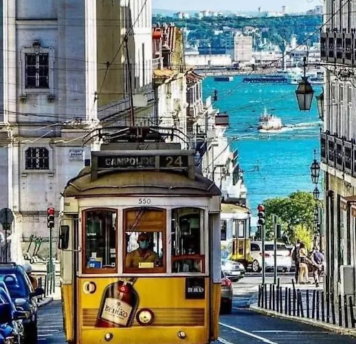 Besthomestay- Lisbon- Garden, Pool & Garage Lisbona