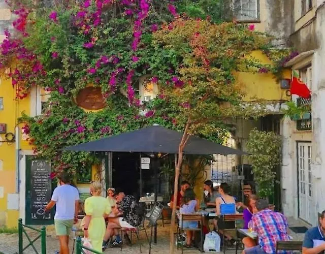 Appartamento Besthomestay- Lisbon- Garden, Pool & Garage Lisbona