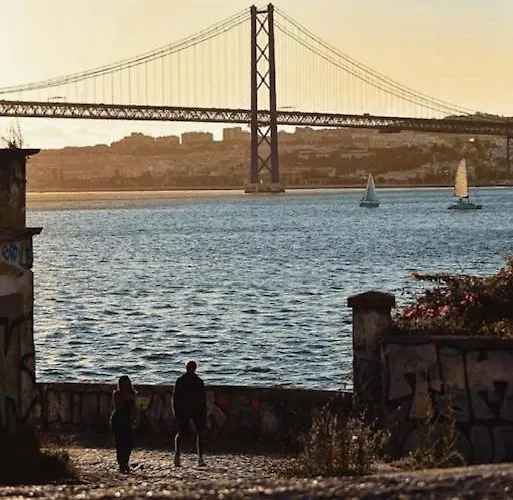 Besthomestay- Lisbon- Garden, Pool & Garage Apartment *